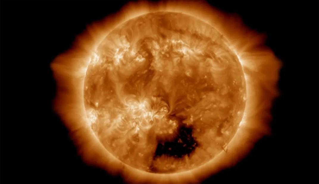 Del tamaño de 30 planetas Tierra: la NASA descubre un gigantesco agujero en el Sol -0
