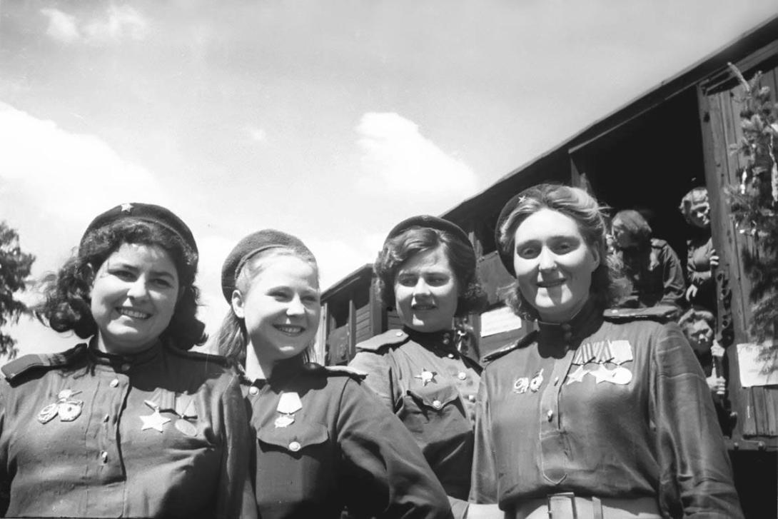 Las brujas de la noche, aviadoras soviéticas de la II Guerra Mundial-0