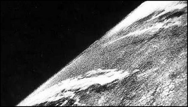 Se toma la primera fotografía de la Tierra desde el espacio-0