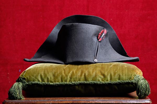 Subastan un sombrero de Napoleón por casi 2 millones de euros-0